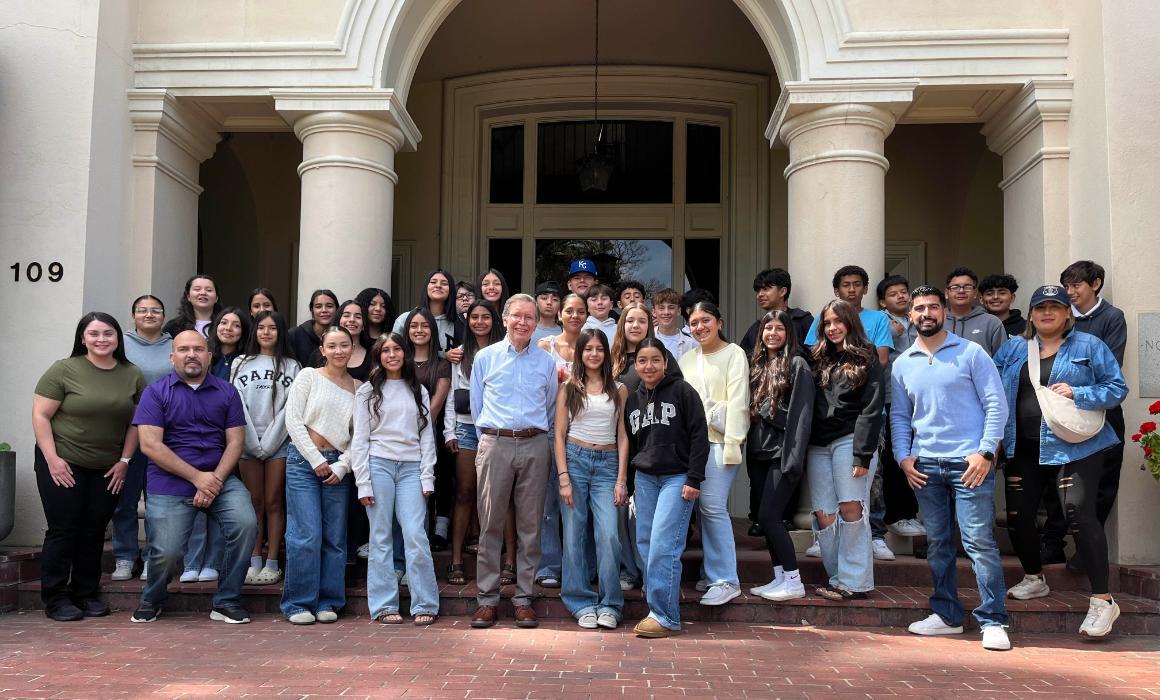Francisco Jiménez with Yolo Middle School students and teachers in front of Nobili Hall