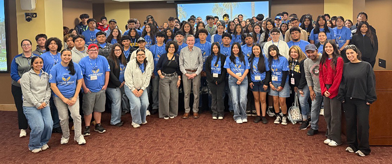 High school students from California’s Central Valley with Francisco Jiménez in the SCU Mission Room.
